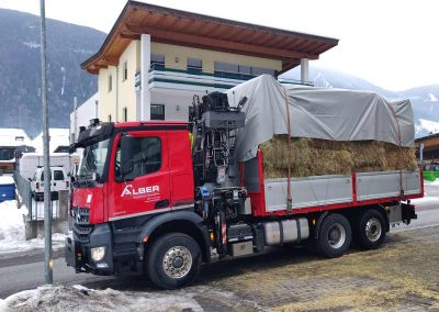 Transport von Heu und Stroh